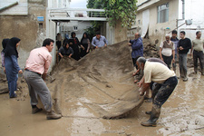 وقتی کشته‌شدگان سیل زنده می‌شوند!/ نجات مسافران یک اتوبوس از سیلاب